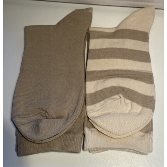 Calvin Klein Womens Crew Socks 2 Pack Neutral Beige Stripe Gift Tin CK Logo - Picture 4 of 9